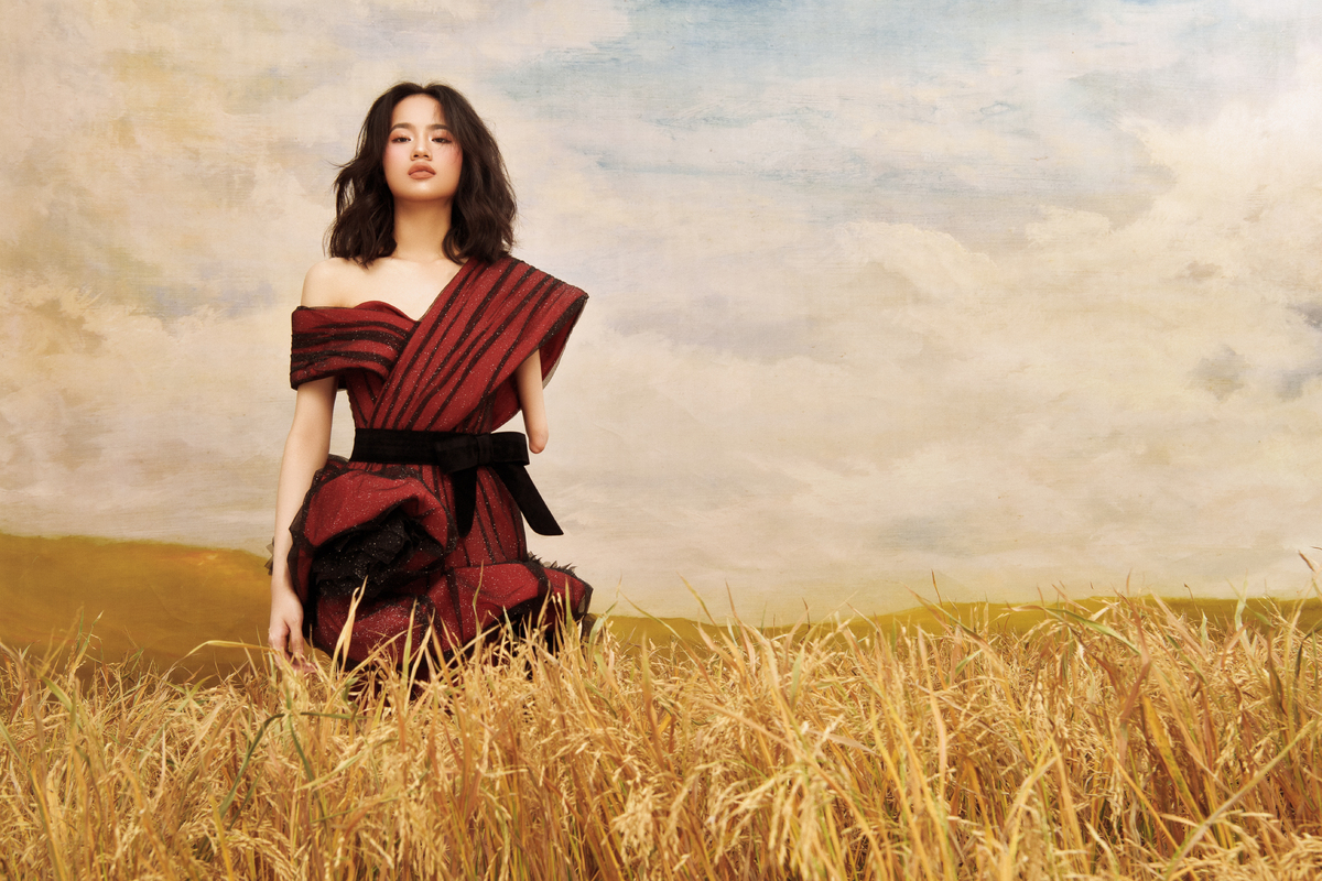 Mẫu khuyết tay Hà Phương trở thành nàng thơ của NTK Hà Duy 