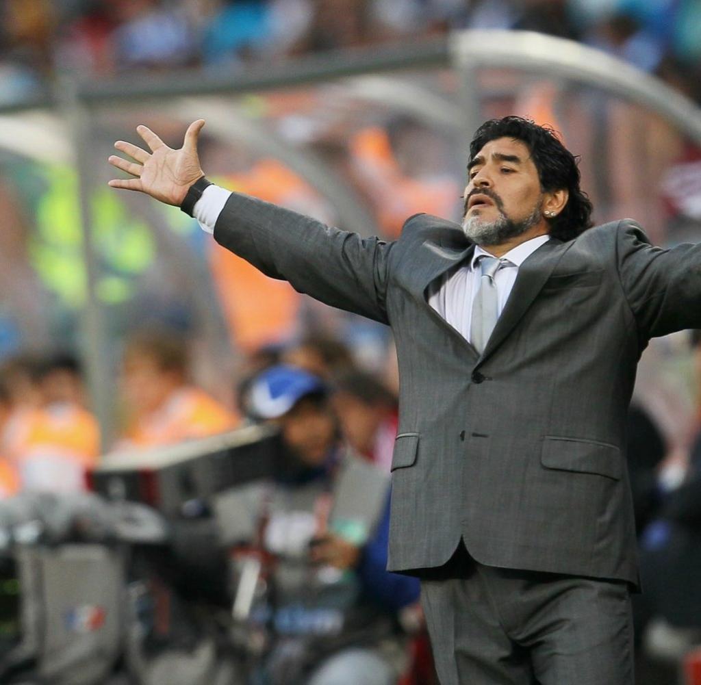Maradona thường chỉ mặc suit khi giữ cương vị HLV hoặc trong những sự kiện cực kỳ trang trọng