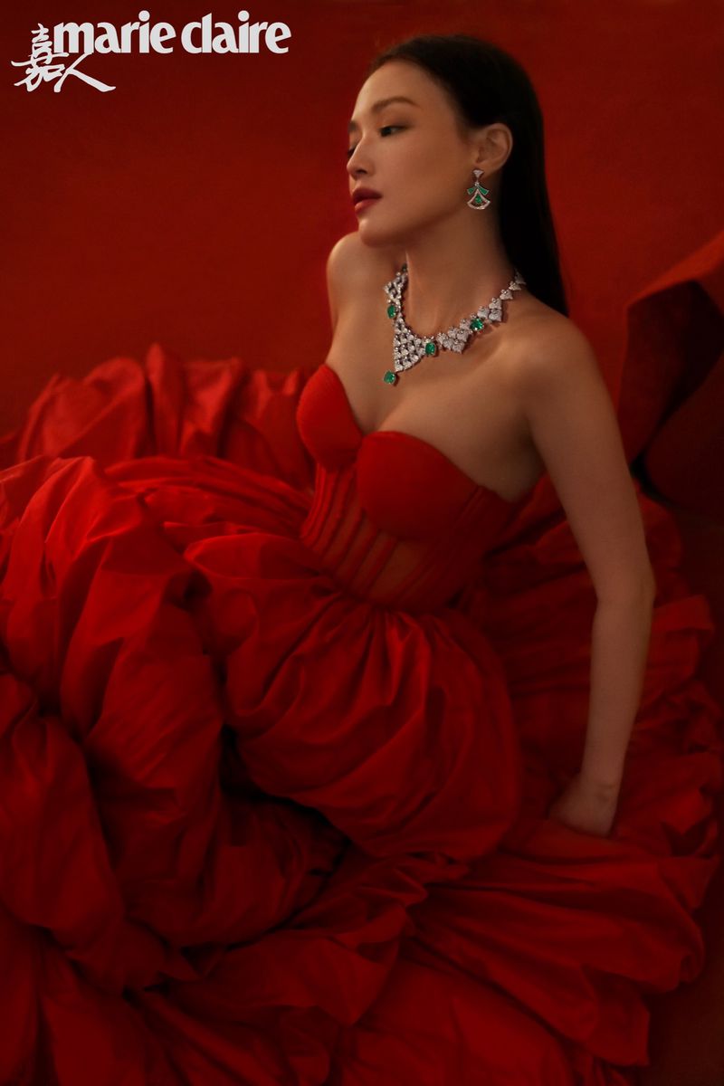 Thư Kỳ rực đỏ, công phá Vogue Đài Loan và Marie Claire Đại Lục số cuối năm  - Ảnh 8