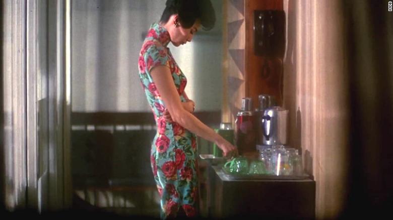 Lấy bối cảnh Hồng Kông những năm 60 nên sườn xám là trang phục xuất hiện nhiều nhất trong phim