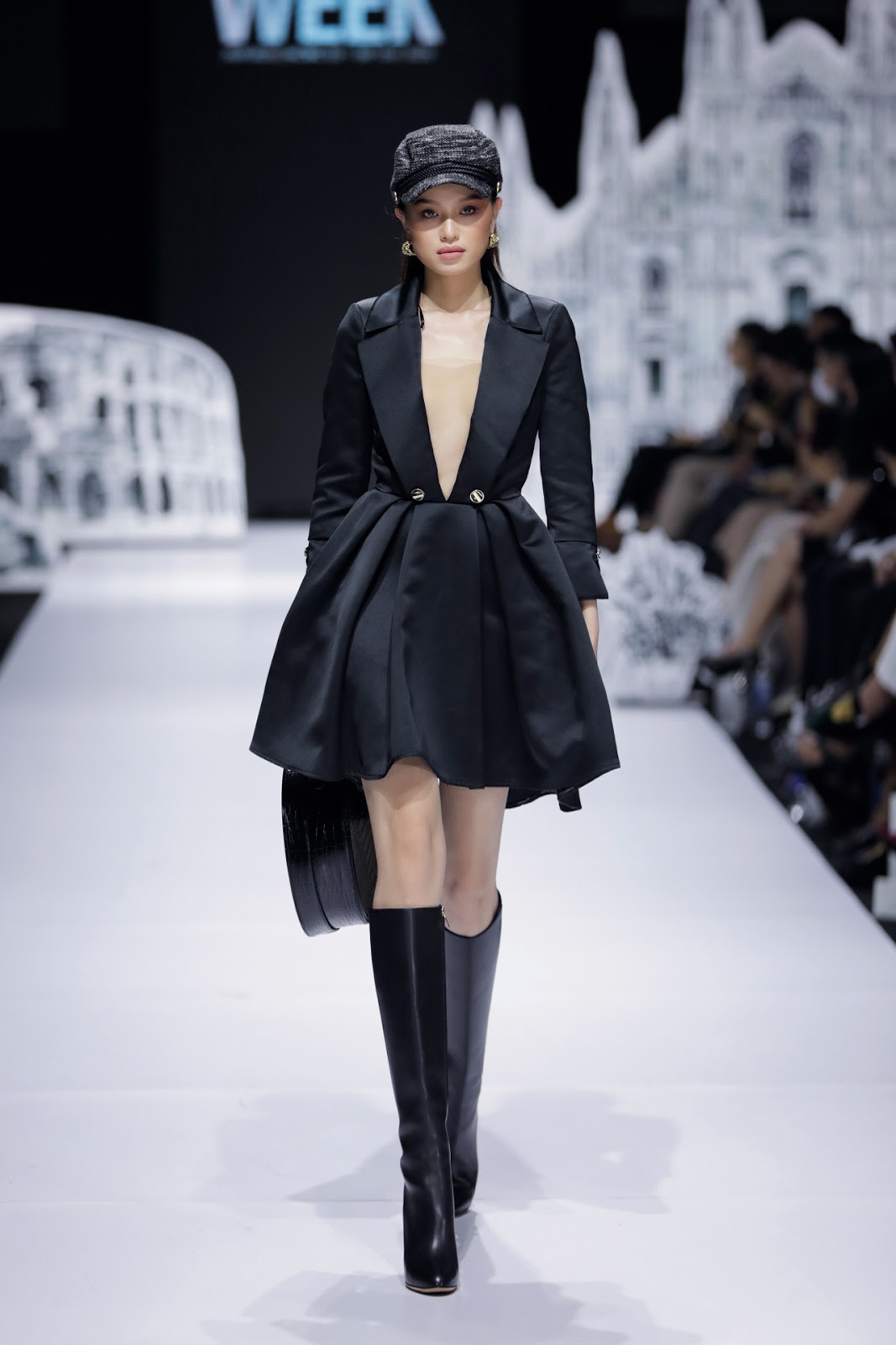 Elisabetta Franchi mang hơi thở thanh lịch của thời trang Ý đến AVIFW 2020 - Ảnh 8