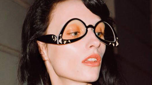 Gucci lại sáng tạo quá đà với kiểu kính mắt mèo ngược 