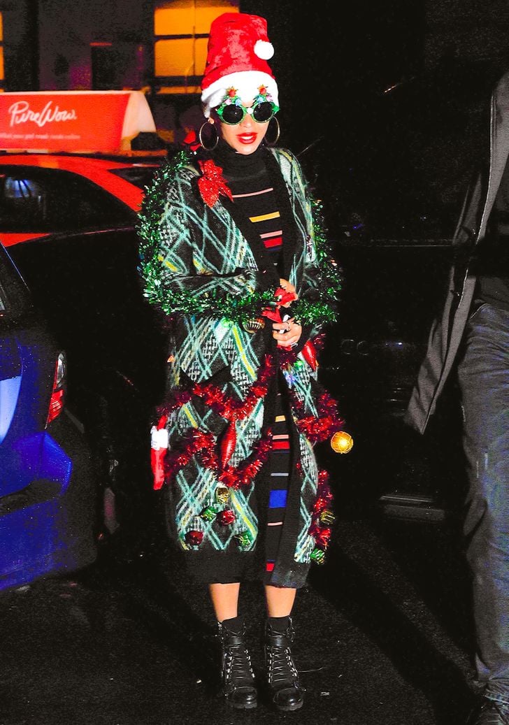 Beyoncé nhìn không khác gì một cây thông Noel theo đúng nghĩa đen