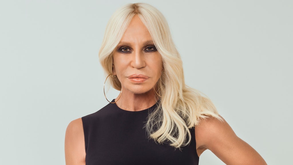 Donatella Versace: Người đàn bà thép gánh vác đế chế Versace