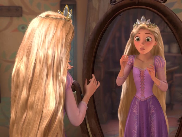 Công chúa tóc mây Rapunzel bị giam cầm cả cuộc đời ở tòa tháp cao