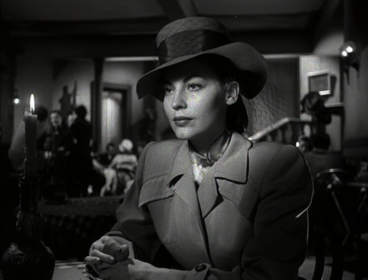 Femme fatale, hình ảnh những người phụ nữ nguy hiểm trong phim noir thường gắn liền với hình ảnh trench coat