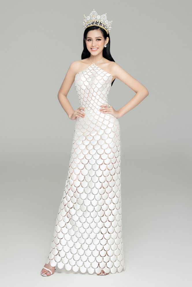 Từ sau khi bước ra khỏi Hoa hậu Việt Nam 2020, Đỗ Thị Hà trở thành gương mặt mở màn cho nhiều show diễn thời trang của các NTK danh tiếng.