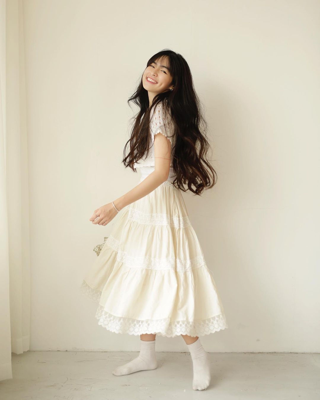 Gu thời trang của 'Trà Long' Đỗ Khánh Vân ảnh hưởng nhiều từ phong cách Mori của Nhật Bản. Cô ưa chuộng những chiếc váy bồng bềnh với gam màu pastel nhằm tôn nên nét đẹp ngọt ngào của bản thân.