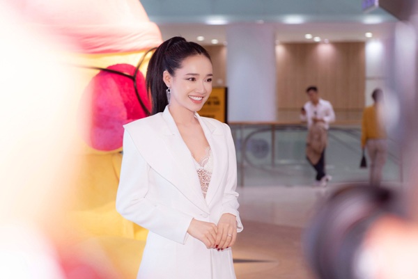 Từ "hotgirl bánh giò" đến CEO hàng hiệu, Nhã Phương giờ đã khác 