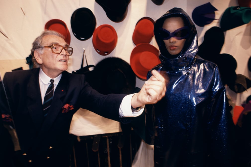 Pierre Cardin và BST Haute Couture từ nhựa PVC trong năm 1991
