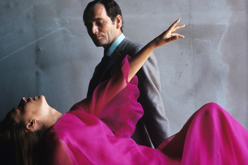 Bức ảnh tuyệt vời của Cardin và Moreau cho tạp chí Vogue Mỹ vào năm 1965. Bà mặc một thiết kế váy dạ hội màu hồng fuchisia của nhà mốt. Trong khoảng thời gian này, Pierre mở rộng thương hiệu sang các sản phẩm mới như nước hoa, mỹ phẩm