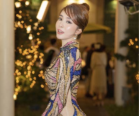 Có phải Quỳnh Nga lại mặc đồ đạo nhái? 