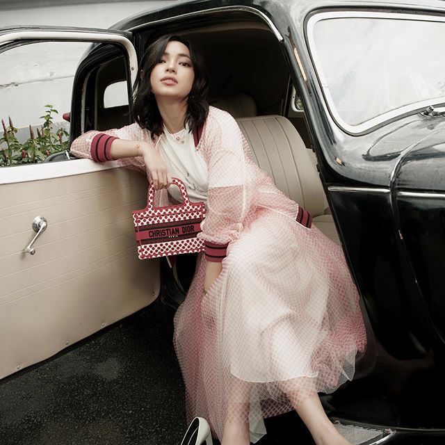 Dior Tote Bag size mini của Châu Bùi có giá 51 triệu đồng