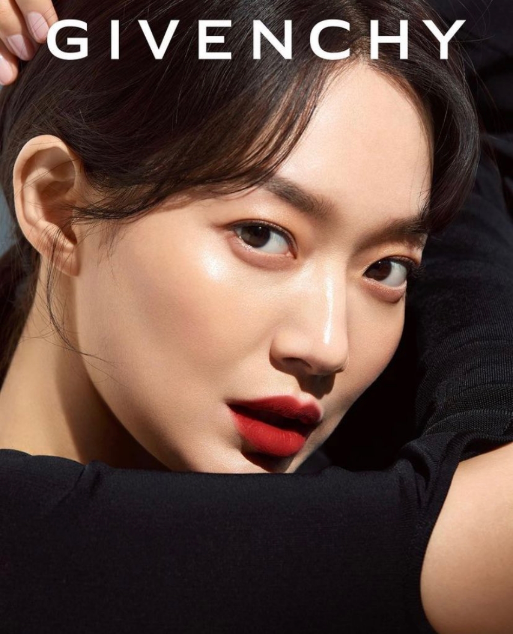 Shin Min Ah đã được Givenchy Beauty lựa chọn trở thành gương mặt đại diện của hãng tại Hàn Quốc