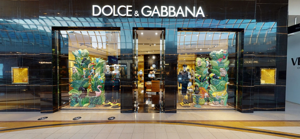 Dolce & Gabbana đã đầu tư thiết kế một cửa hàng thực tế ảo để khách hàng ngồi nhà nhưng vẫn có trải nghiệm shopping tiệm cận thực tế