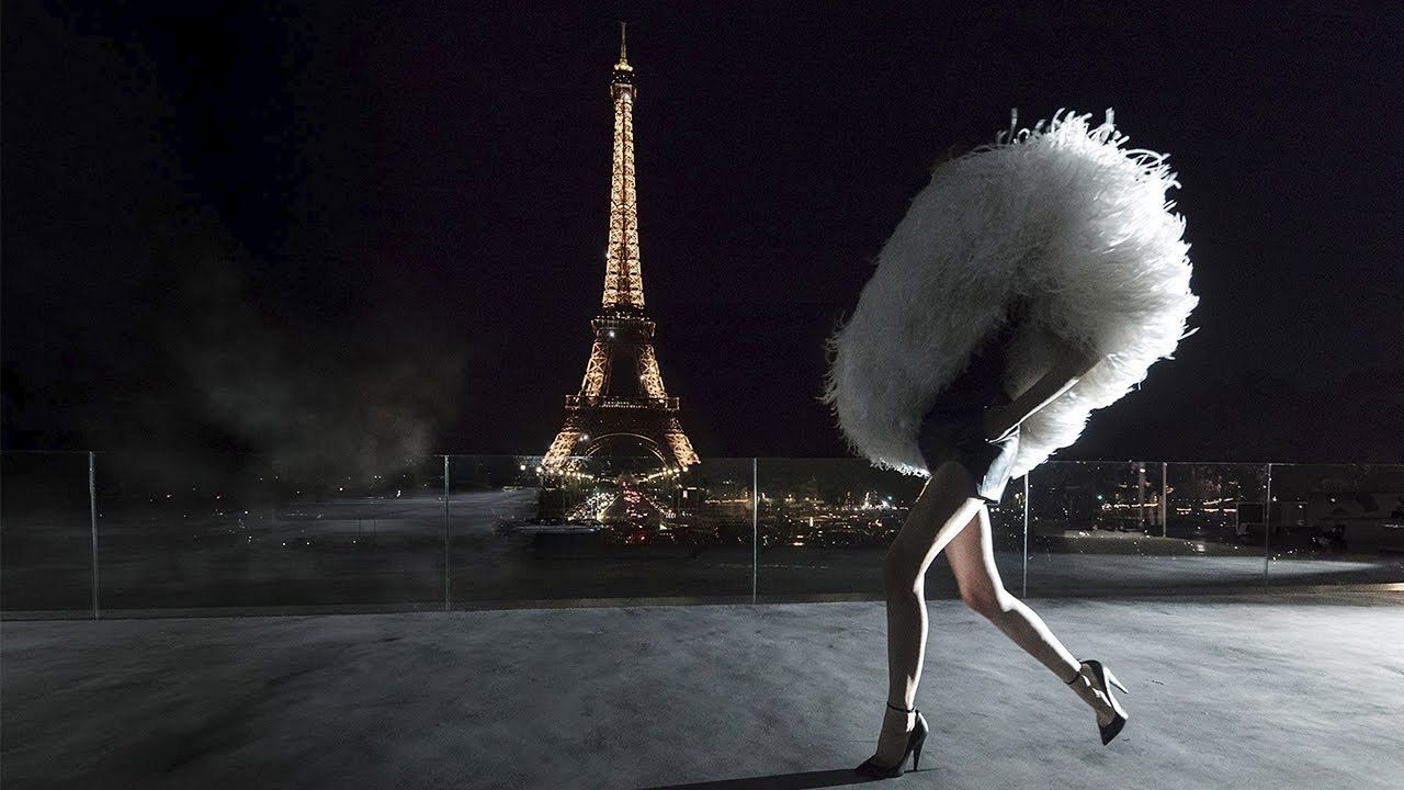 Tháp Eiffel và mối tình với thời trang Pháp