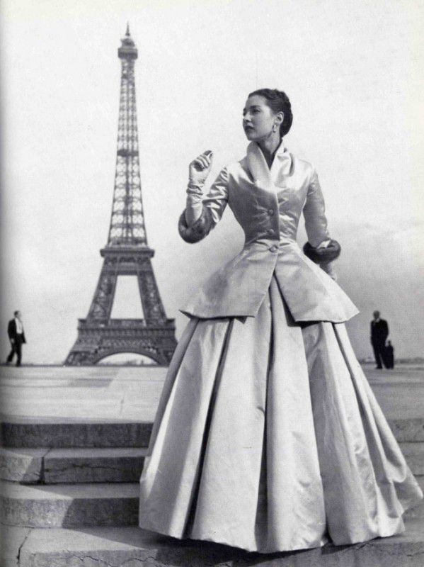 Dior như đấng cứu thế vực lại thế giới gấm hoa từ đống tro tàn của người Pháp