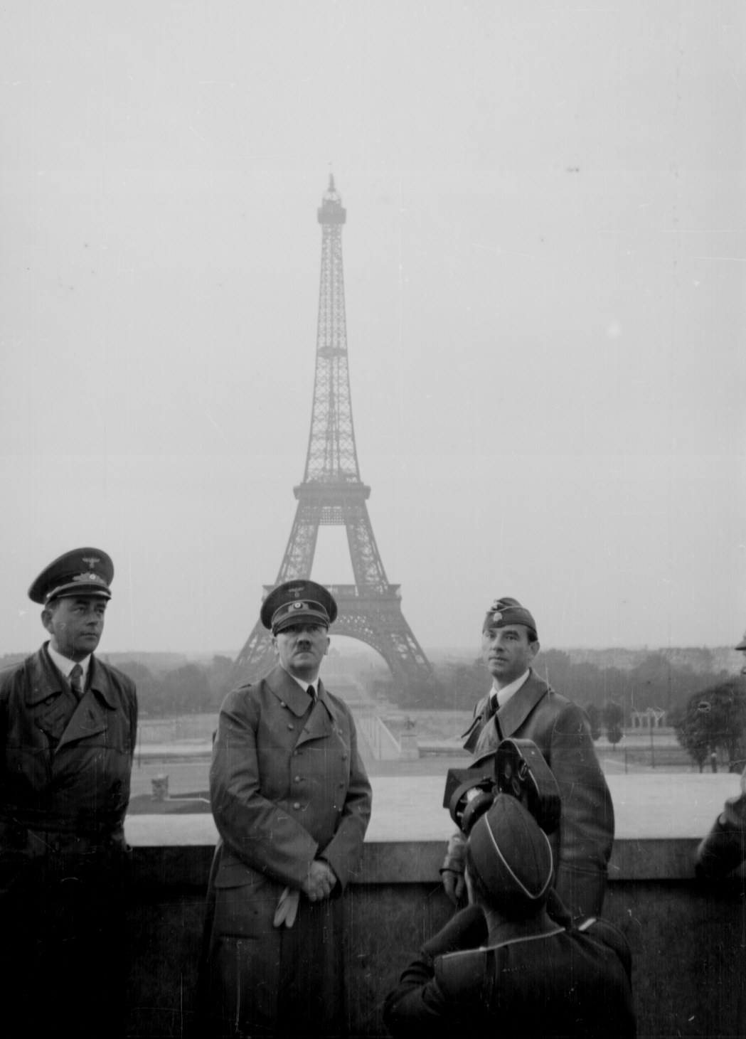Hitler đã từng mong muốn bóp nát trái tim người Pháp