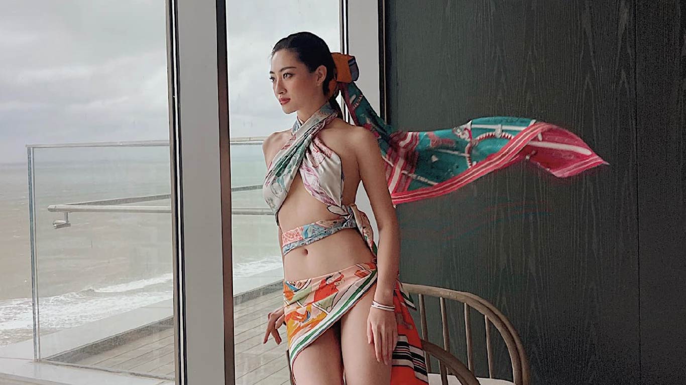 Chịu chơi như Hoa hậu Lương Thùy Linh, lấy khăn lụa làm đồ bơi khoe body cực phẩm