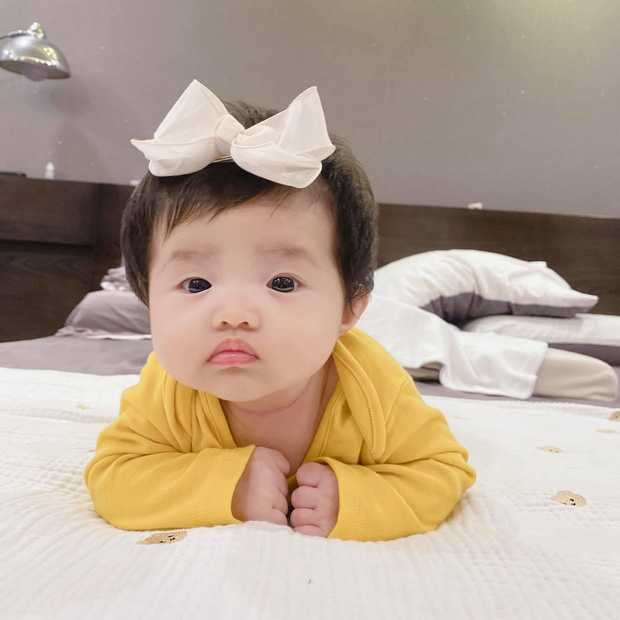 Dù chỉ mới vài tháng tuổi nhưng 'công chúa' Winnie hứa hẹn sẽ là gương mặt vàng trong làng thời trang Việt