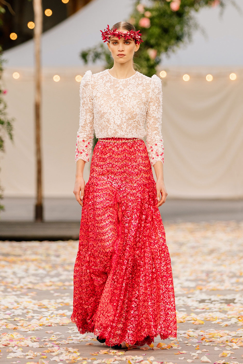 Chanel Haute Couture Xuân Hè 2021: Một Chanel không phô trương dưới thời Virginie Viard - Ảnh 3