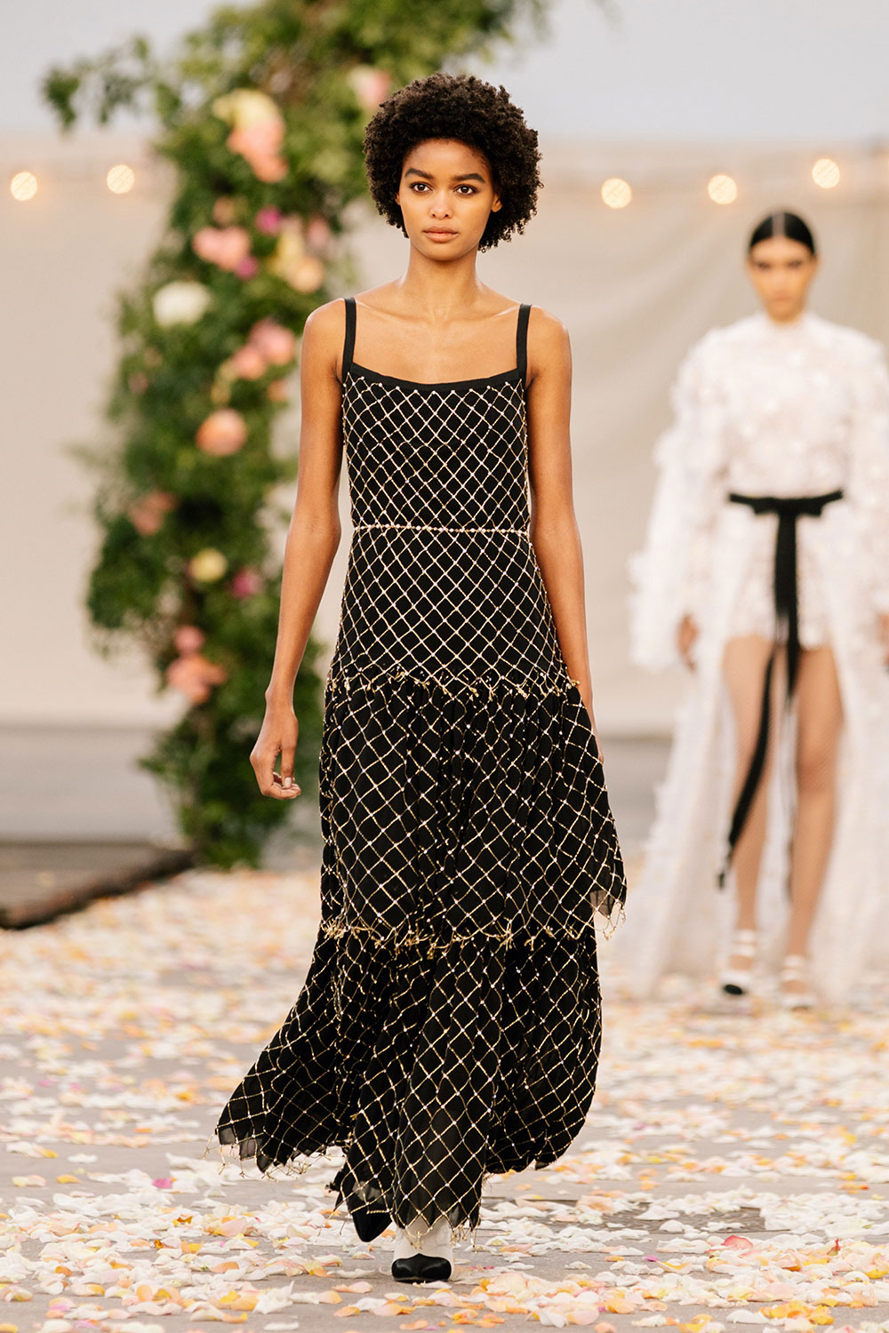 Chanel Haute Couture Xuân Hè 2021: Một Chanel không phô trương dưới thời Virginie Viard - Ảnh 6