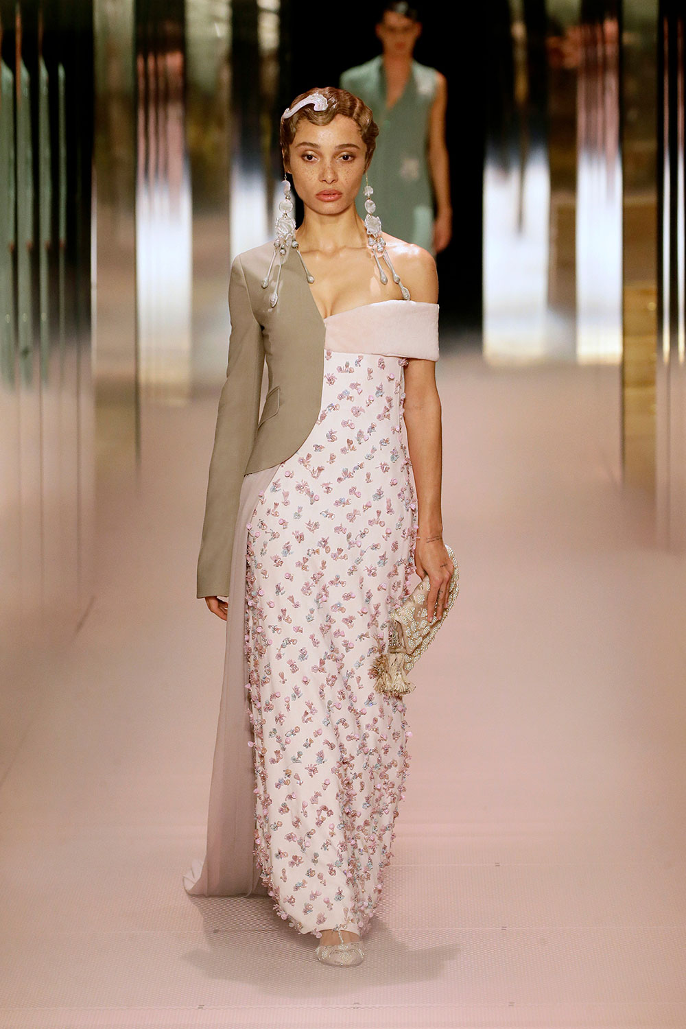 Fendi Haute Couture Xuân-Hè 2021: Kế thừa những di sản  - Ảnh 7