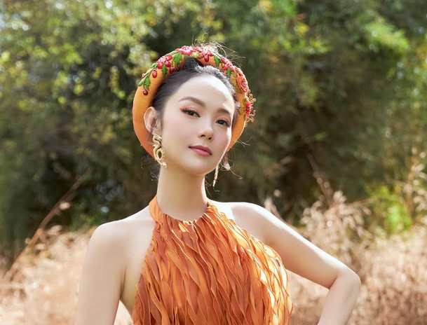 Không chọn áo dài, Minh Hằng diện áo yếm trong bộ ảnh đón xuân