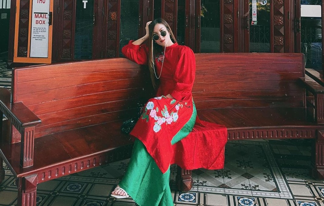Yến Nhi chứng minh đẳng cấp fashionista khi diện áo dài