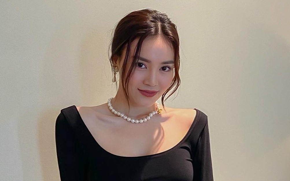 Thời trang của bó sát, cắt xẻ khoe dáng của Ninh Dương Lan Ngọc 