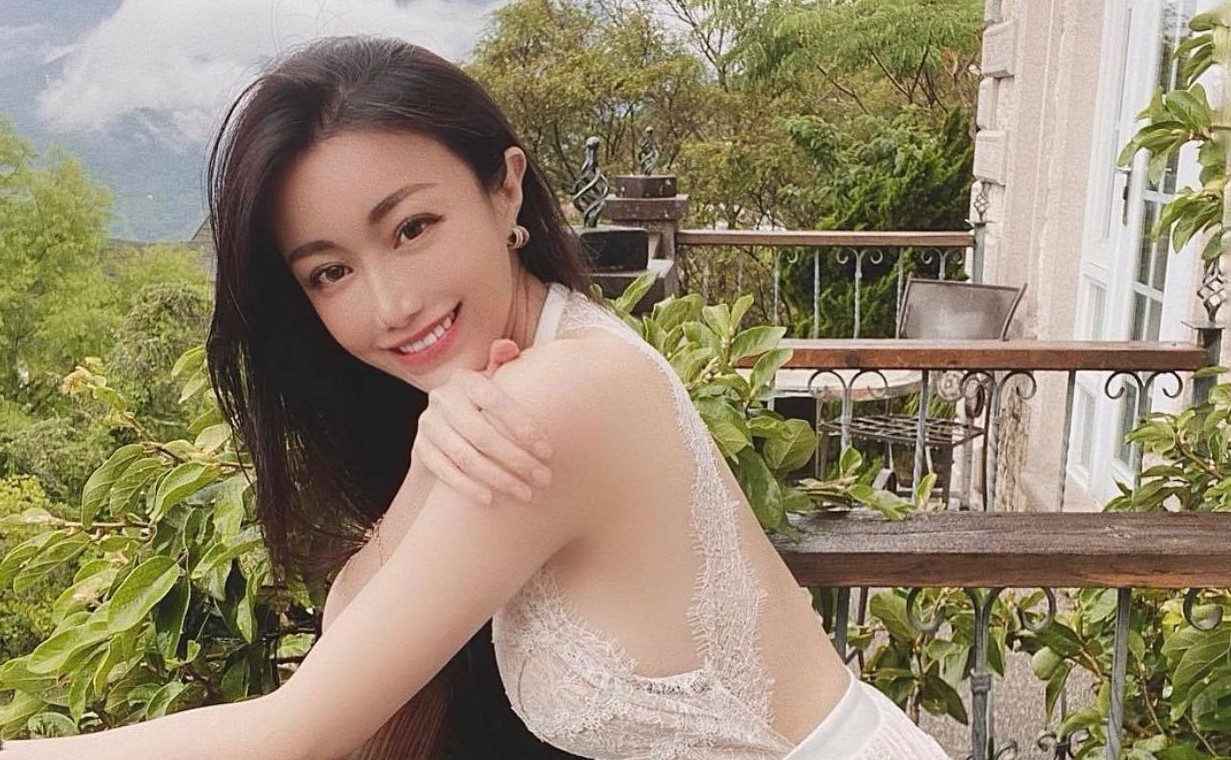 Đây mới là cách con gái Trung Quốc khoe khéo vòng 1