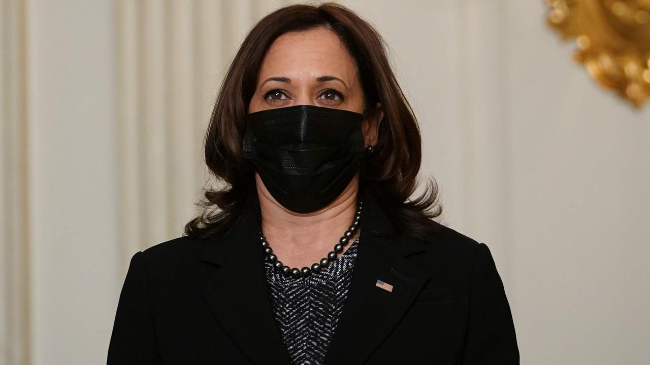 Phó tổng thống Kamala Harris bị chỉ trích khi mặc trang phục Dolce&Gabbana 