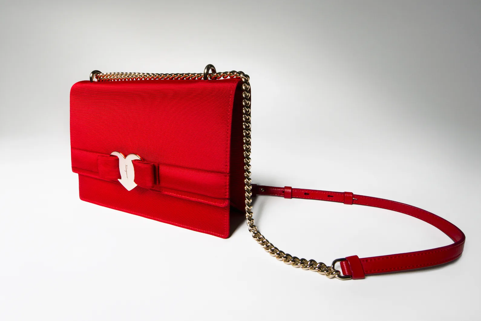 Salvatore Ferragamo ra mắt chiếc túi riêng cho mùa Valentine  - Ảnh 1