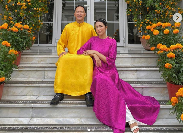 Hơn 1 thập kỷ bên nhau, Hà Tăng và Louis Nguyễn vẫn giữ thói quen sáng mùng 1 diện áo dài 