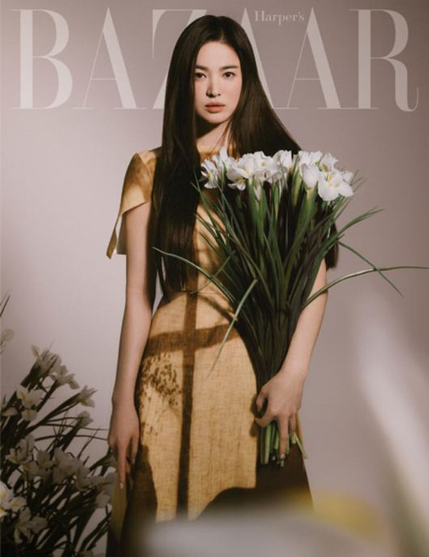 Song Hye Kyo trở thành gương mặt trang bìa số tháng 3 của Haper's Bazaar Hàn Quốc. Chủ đề của số báo này là 'Cô dâu mùa Xuân'