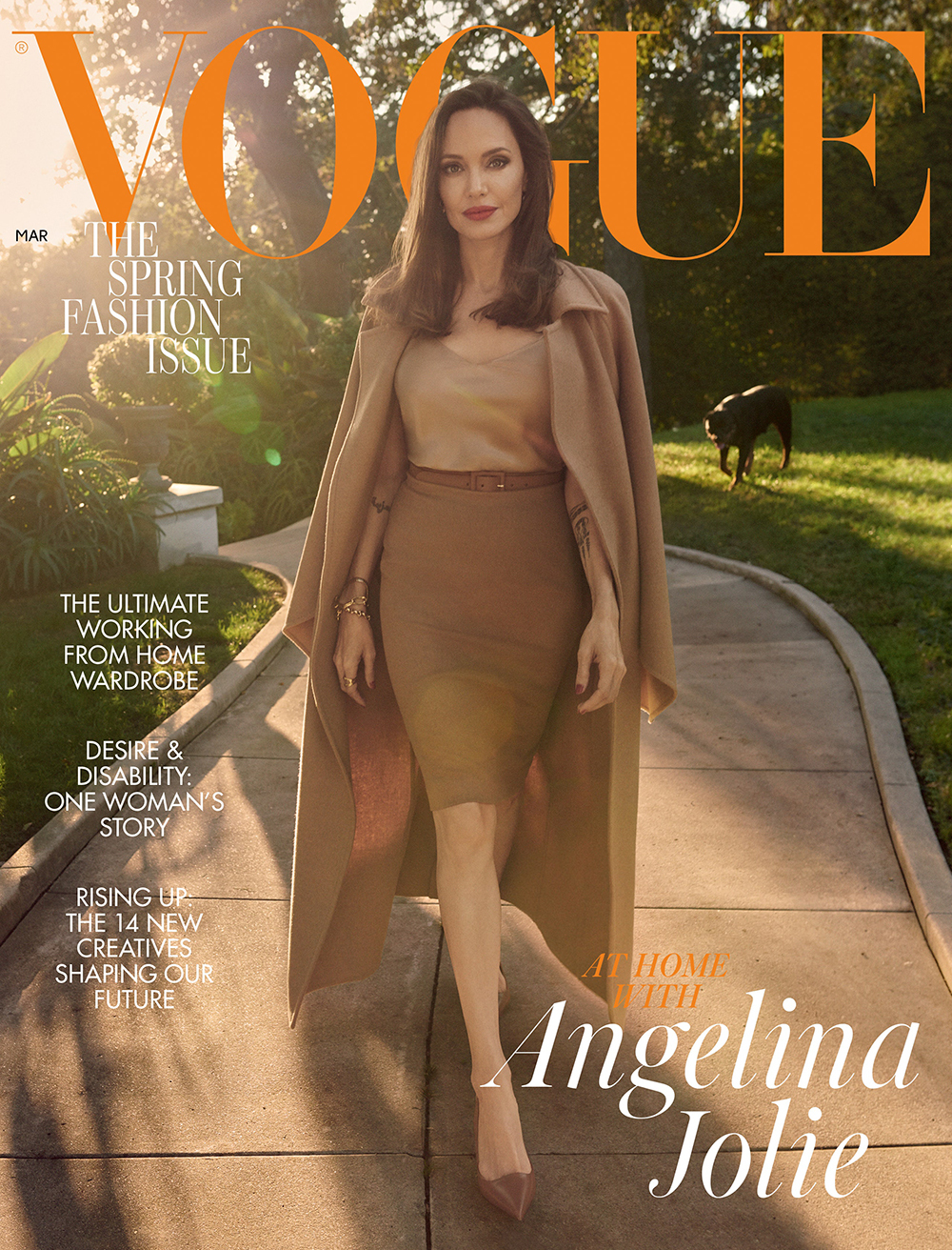 Dù là một người siêu giàu nhưng Angelina Jolie có phong cách ăn mặc cực kỳ giản dị và tiết kiệm.