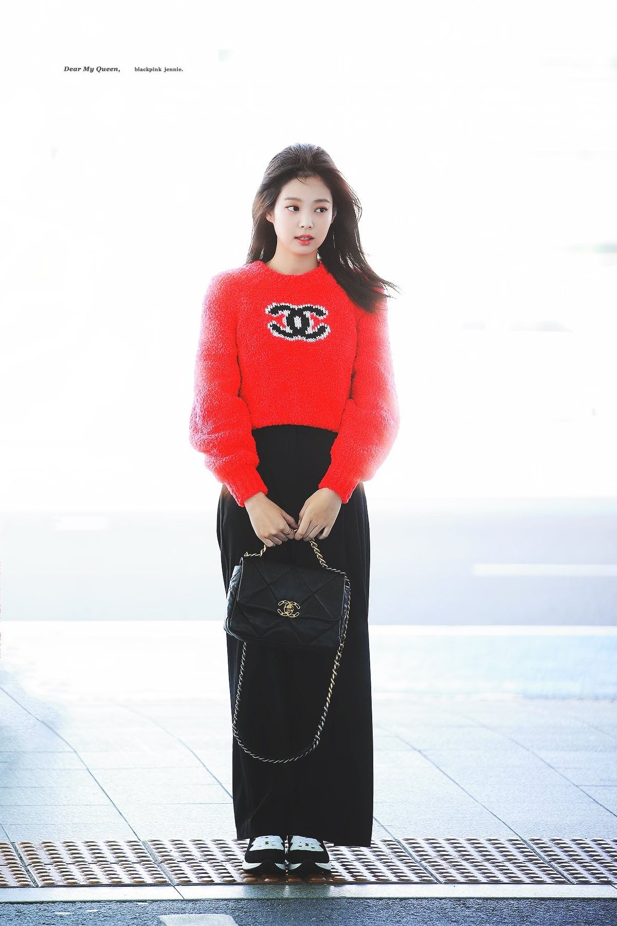 Là đại sứ thương hiệu của Chanel tại Hàn Quốc, thương hiệu mà Jennie gắn bó nhất đương nhiên là nhãn hàng xa xỉ này.
