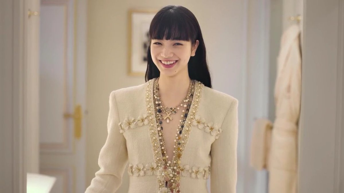Từ năm 2015, Nana là Đại sứ thương hiệu của Chanel tại Nhật Bản