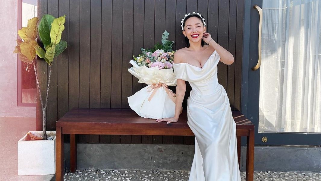 Từ chuyện Tóc Tiên gửi váy cưới sang Mỹ: Khám phá dịch vụ giặt là cho giới siêu giàu 