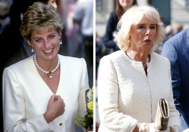 Một outfit hiếm hoi mà bà Camilla thể hiện sự 'ngang cơ' với công nương Diana. Từ chiếc áo vải tweed, đến phụ kiện vòng ngọc trai, ví cầm tay đến găng tay đều được lựa chọn kỹ càng.