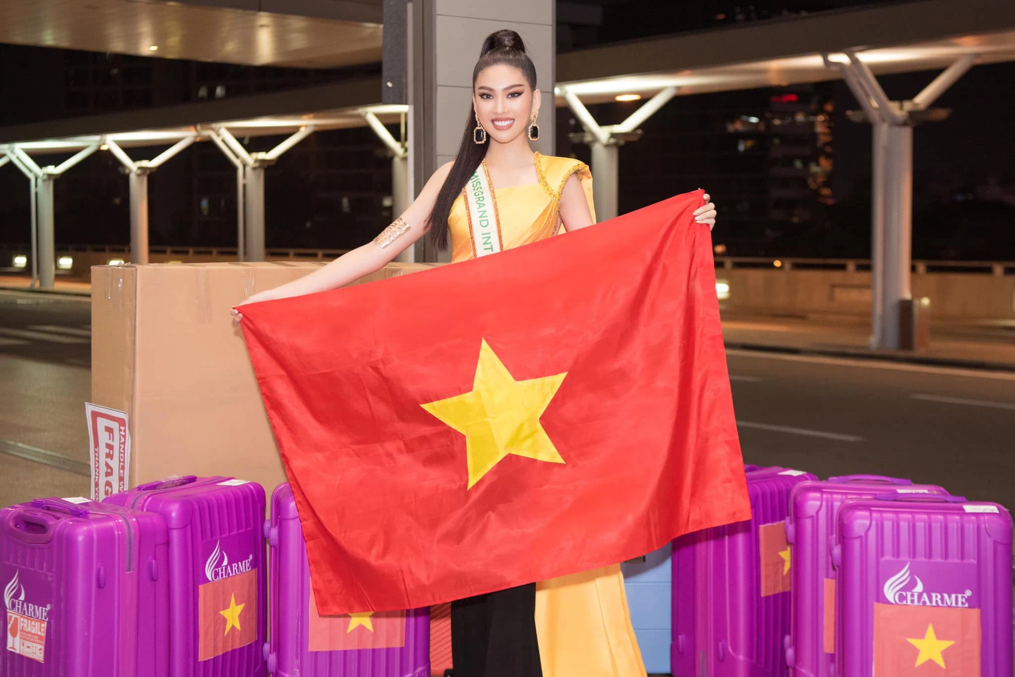 Trang phục dự thi của Á hậu Ngọc Thảo tại Miss Grand International 2020 mang thông điệp hòa bình 