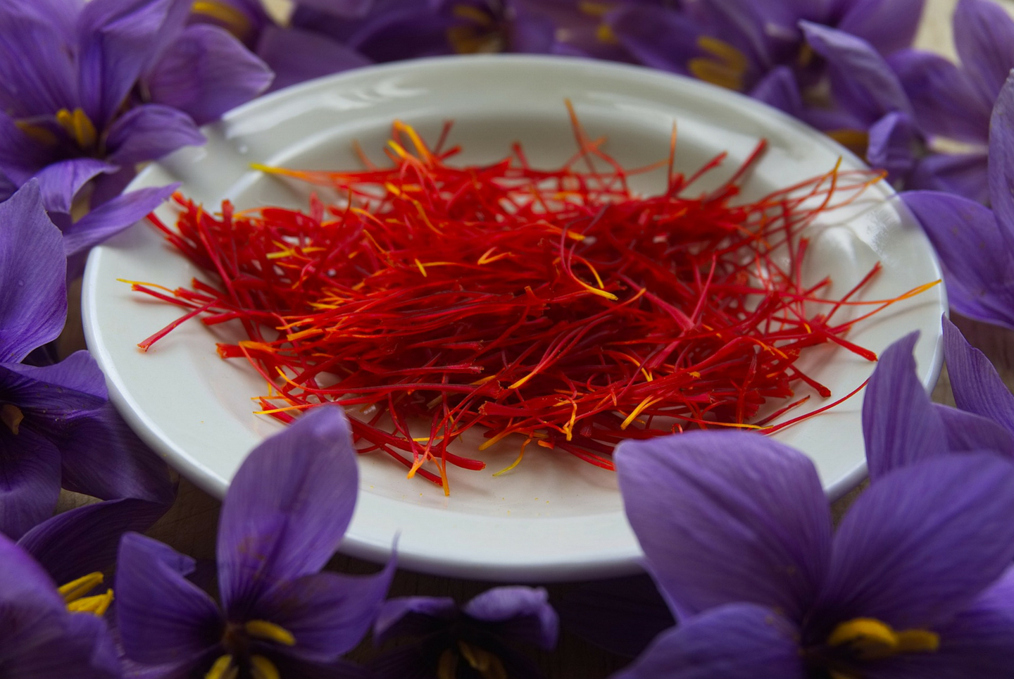Những người yêu làm đẹp phải bỏ ra ít nhất 5.000 USD/kg để mua saffron