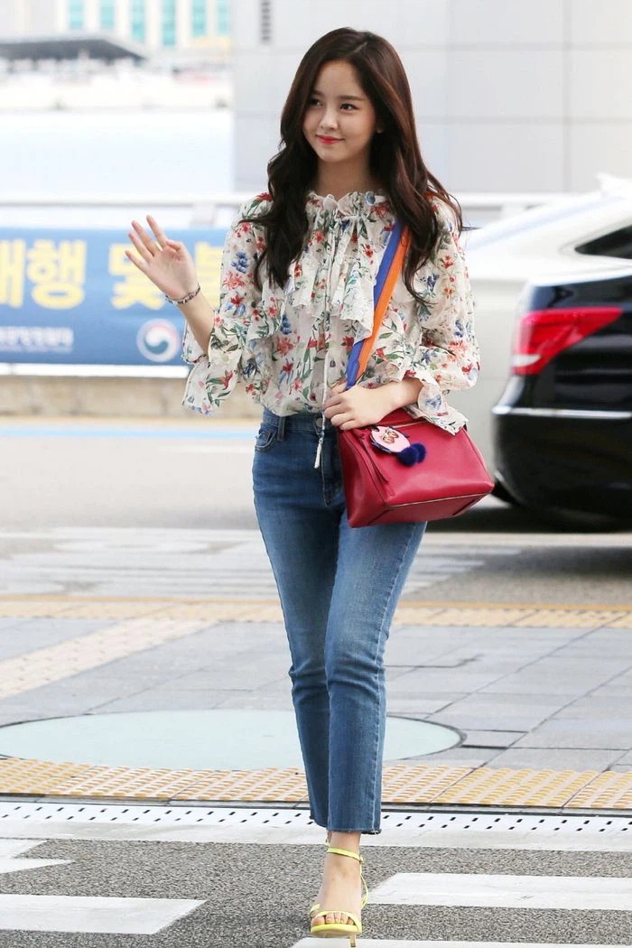 Kim So Hyun yêu thích phong cách thời trang nữ tính.