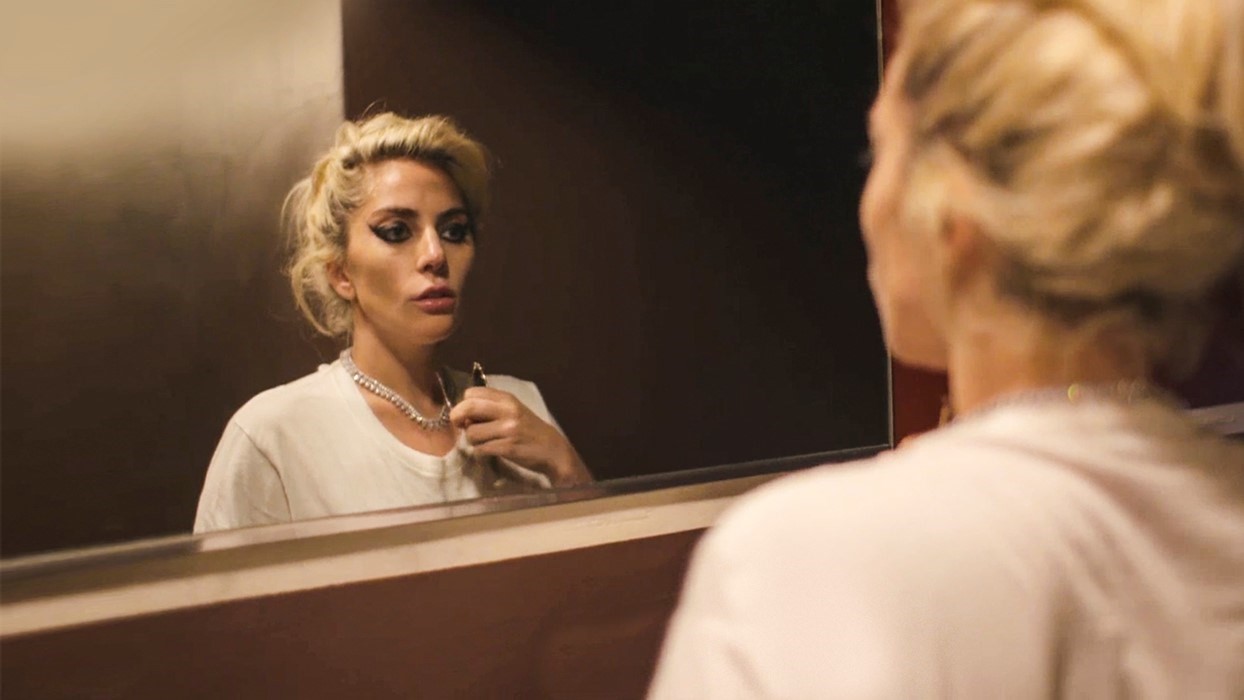 Cuốn sách sẽ được chuyển thể thành phim với vai nữ chính thuộc về Lady Gaga.
