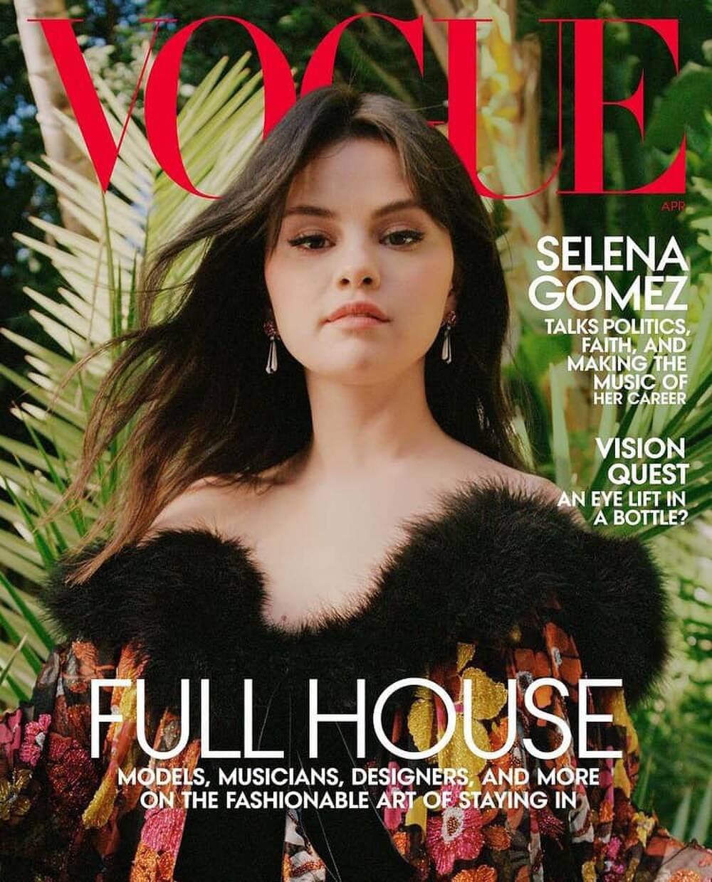 Selena Gomez là gương mặt trang bìa Vogue Mỹ số tháng 4. Bộ ảnh được chụp tại nhà của nữ diễn viên tại Los Angeles. Ở trang bìa, cô diện một chiếc váy của YSL, đeo bông tai Cartier. Cô trang điểm bằng các sản phẩm đến từ thương hiệu mỹ phẩm cá nhân Rare Beauty. Người thực hiện layout makeup này là MUA gốc Việt Hùng Văn Ngô - một người bạn thân của nữ ca sĩ.
