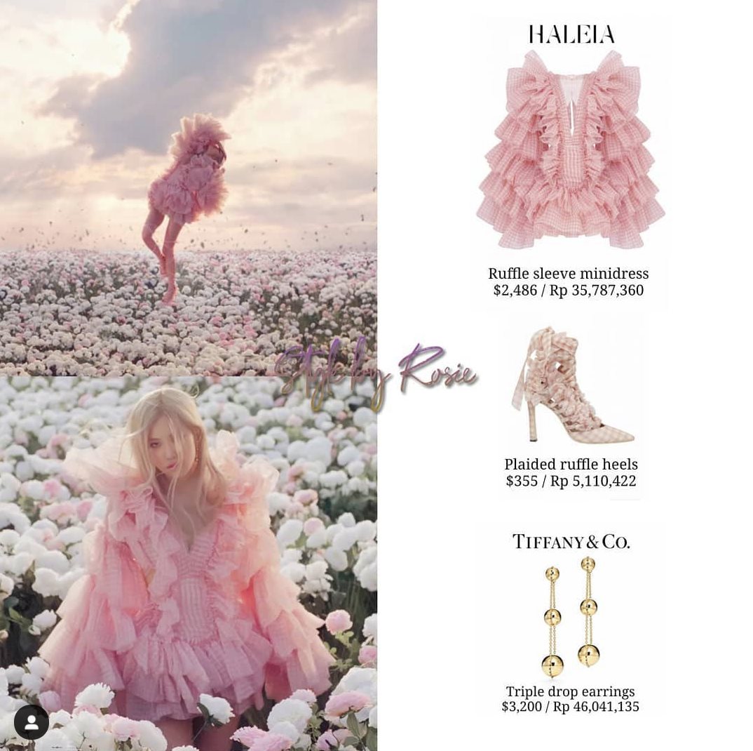 Ở phân cảnh cánh đồng hoa cuối cùng, Rosé chọn một chiếc váy bèo nhún xếp tầng hồng của Haleia giá 2468 USD (khoảng 57.3 triệu đồng). Stylist phối cùng đôi giày họa tiết caro giá 355 USD (8.1 triệu đồng) và bông tại Tiffany & Co có giá 3200 USD (xấp xỉ 75,7 triệu đồng).