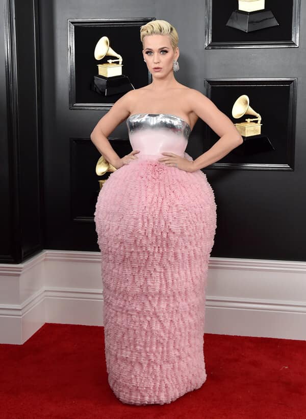 Cây lăn sơn Katty Perry trên thảm đỏ Grammy?