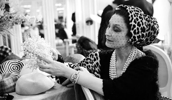 BST mới của Dior được lấy cảm hứng từ Mitza Bricard. Bà là người bạn thân của Christian Dior và đồng thời cũng là nàng thơ của nhà mốt Pháp.