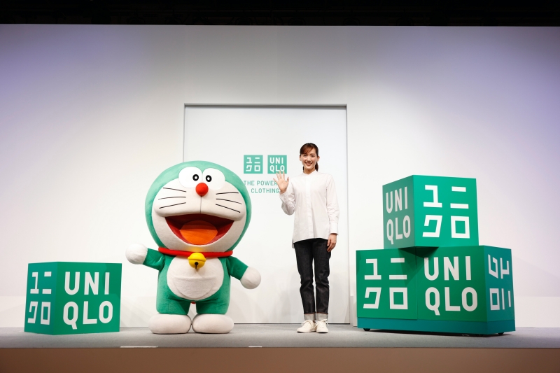 Đồng hành cùng mèo béo Doraemon là Đại sứ đặc biệt của dòng sản phẩm LifeWear, nữ diễn viên Haruka Ayase. Cô sẽ giúp UNIQLO truyền tải rộng rãi hơn nữa thông điệp về môi trường đến thế hệ tương lai xứ Phù Tang.