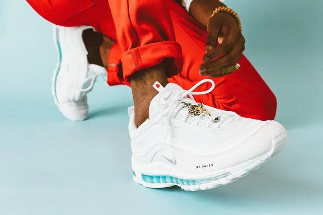 Những đôi sneakers "drama": Vừa ra mắt đã hứng thị phi